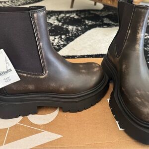 Zara Men’s Chunky Chelsea Boots — Metallic Brown/Black